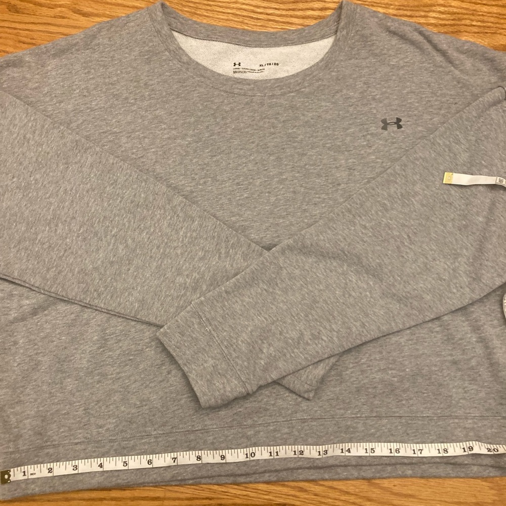 Under Armour Women's Gray Crewneck  Sweatshirt Cropped size XL